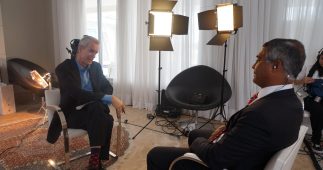 Stephen Sackur, âncora do HardTalk, entrevista Romário em Brasília.